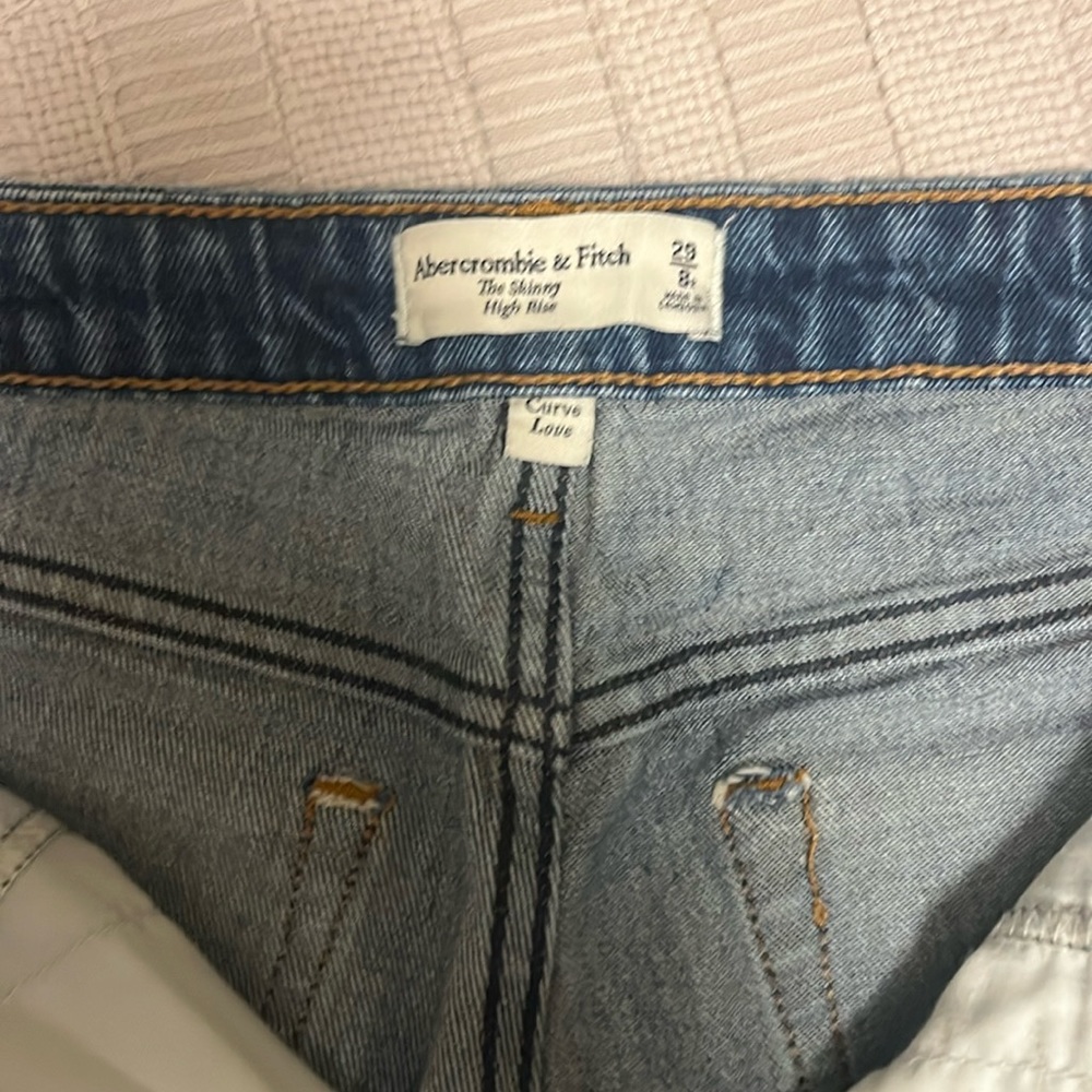 A&F women’s skinny high rise curve love jean